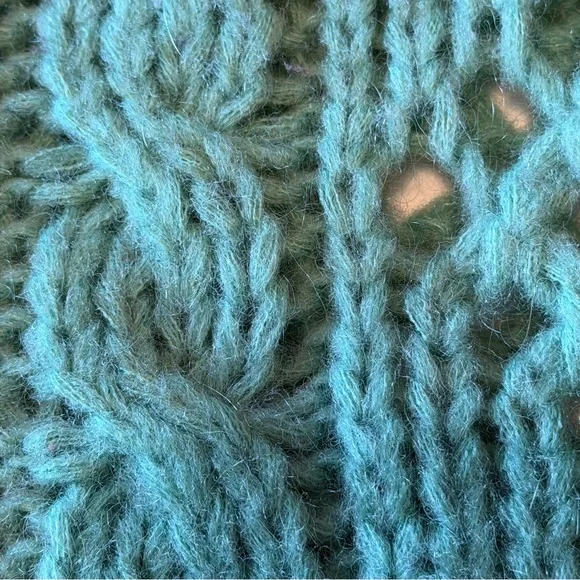 Free People Fluff cableknit chunky pullover sweater, scoop neck, green sz M - Picture 11 of 13